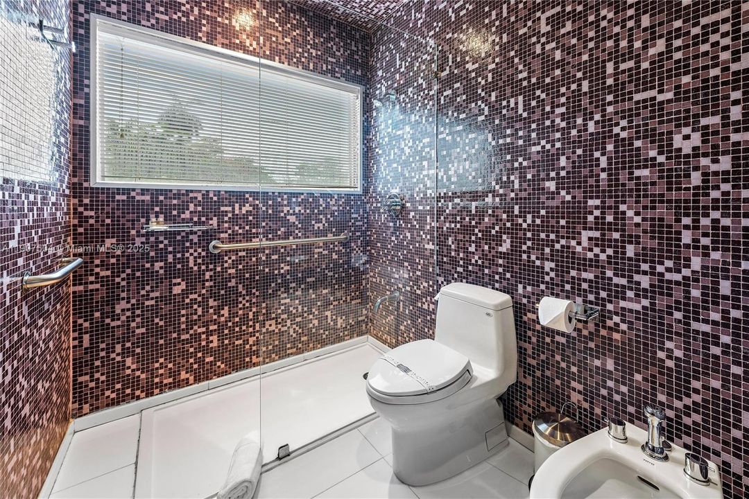 For Rent: $45,000 (7 beds, 6 baths, 6017 Square Feet)