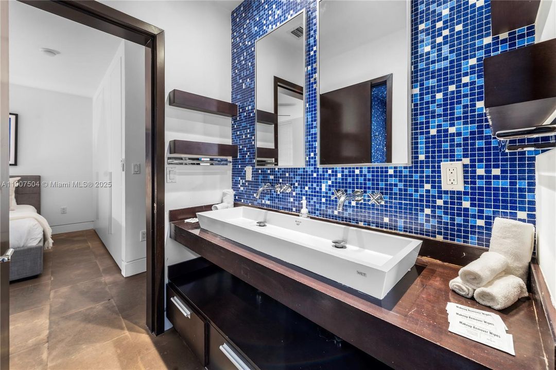 For Rent: $45,000 (7 beds, 6 baths, 6017 Square Feet)