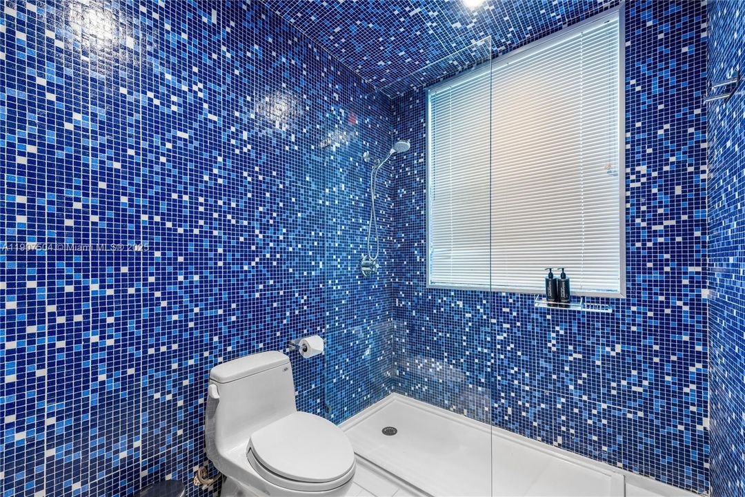 For Rent: $45,000 (7 beds, 6 baths, 6017 Square Feet)