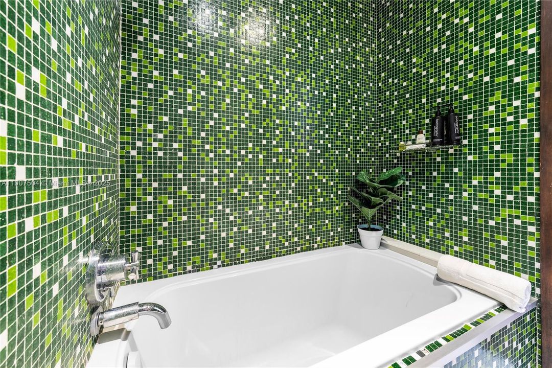 For Rent: $45,000 (7 beds, 6 baths, 6017 Square Feet)