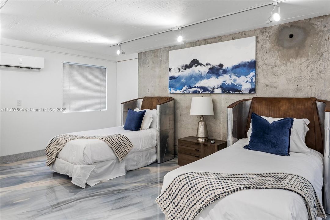 For Rent: $45,000 (7 beds, 6 baths, 6017 Square Feet)