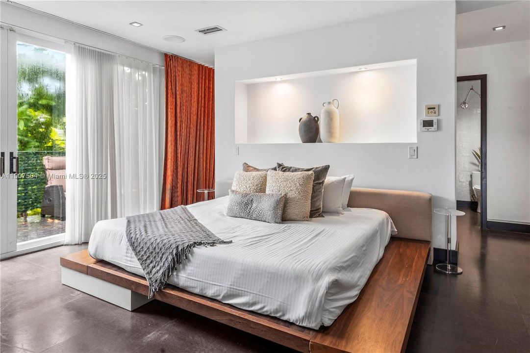 For Rent: $45,000 (7 beds, 6 baths, 6017 Square Feet)