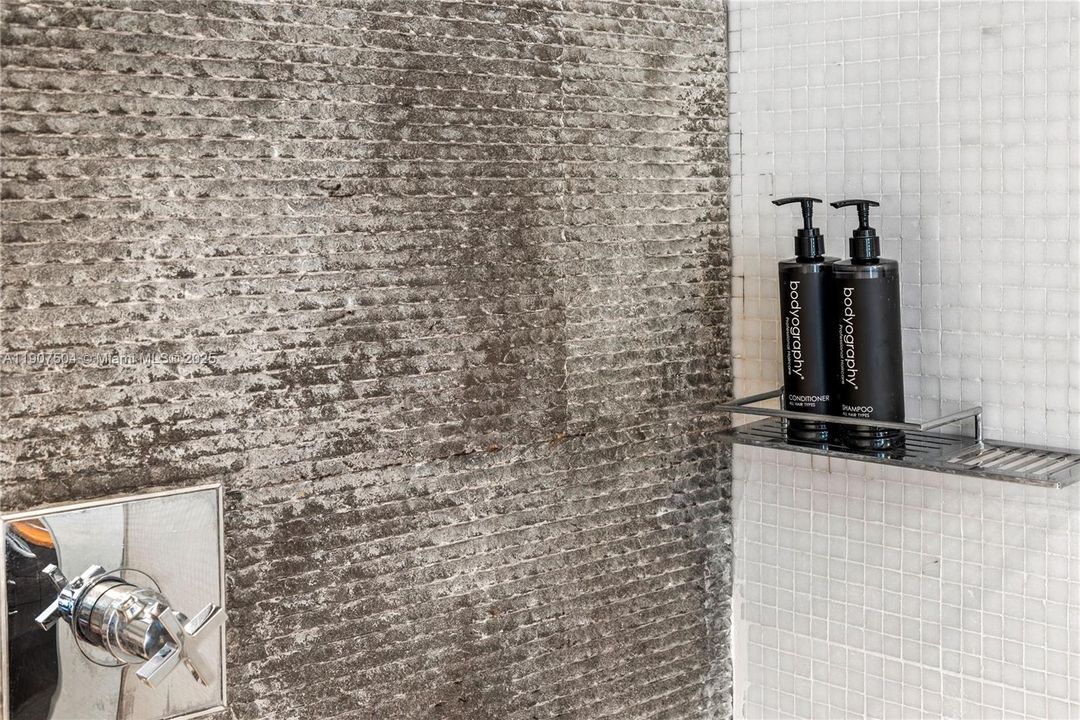 For Rent: $45,000 (7 beds, 6 baths, 6017 Square Feet)