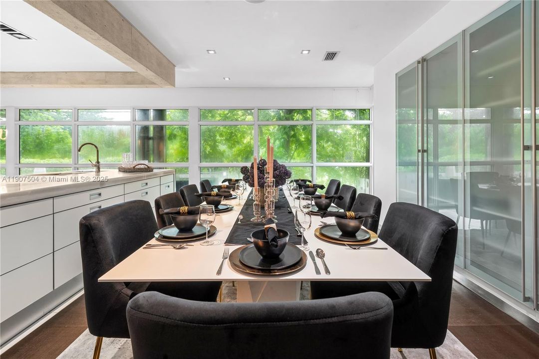 For Rent: $45,000 (7 beds, 6 baths, 6017 Square Feet)