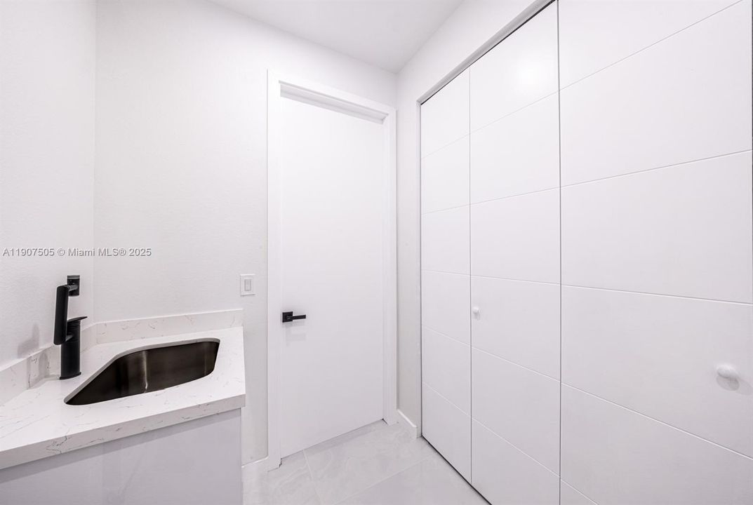 На продажу: $360,000 (3 спален, 2 ванн, 1744 Квадратных фут)