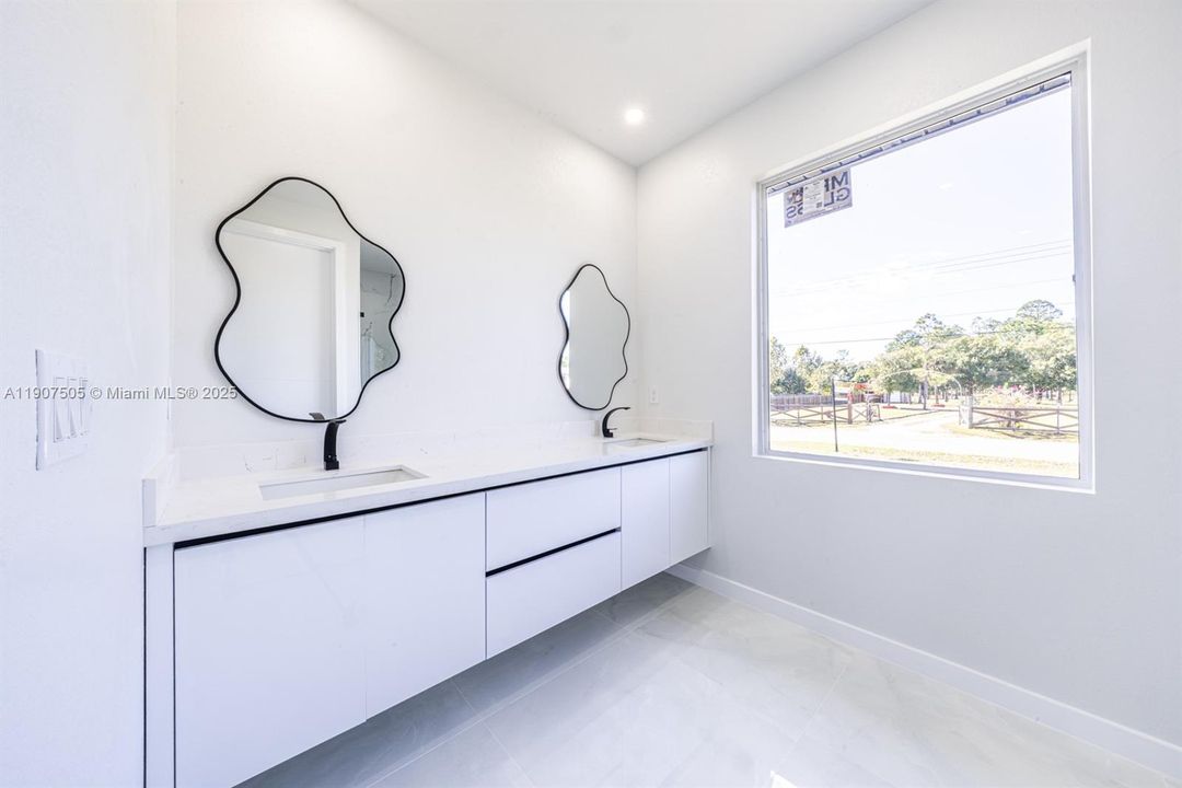 На продажу: $360,000 (3 спален, 2 ванн, 1744 Квадратных фут)