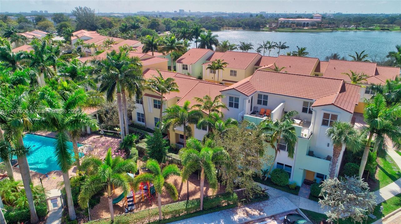 На продажу: $599,000 (2 спален, 2 ванн, 1354 Квадратных фут)