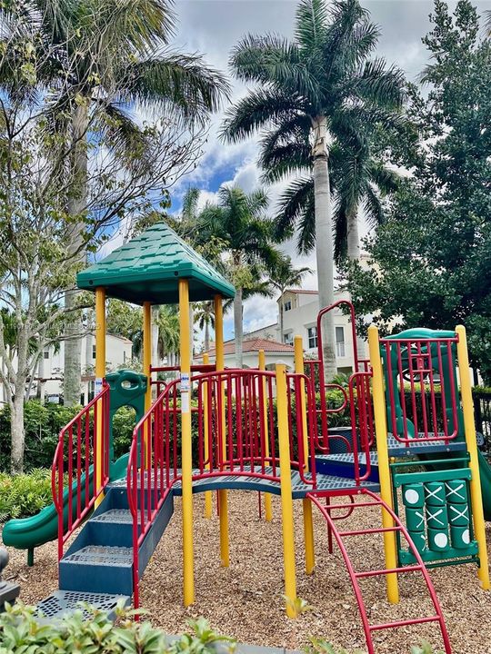 На продажу: $599,000 (2 спален, 2 ванн, 1354 Квадратных фут)