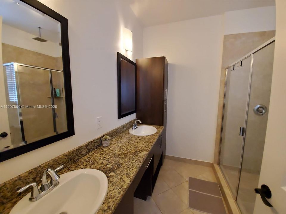 На продажу: $599,000 (2 спален, 2 ванн, 1354 Квадратных фут)