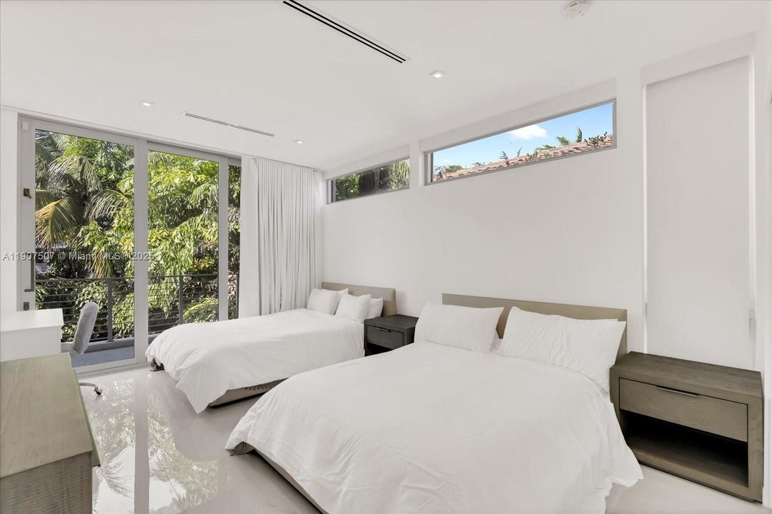 For Sale: $5,495,000 (3 beds, 3 baths, 3623 Square Feet)