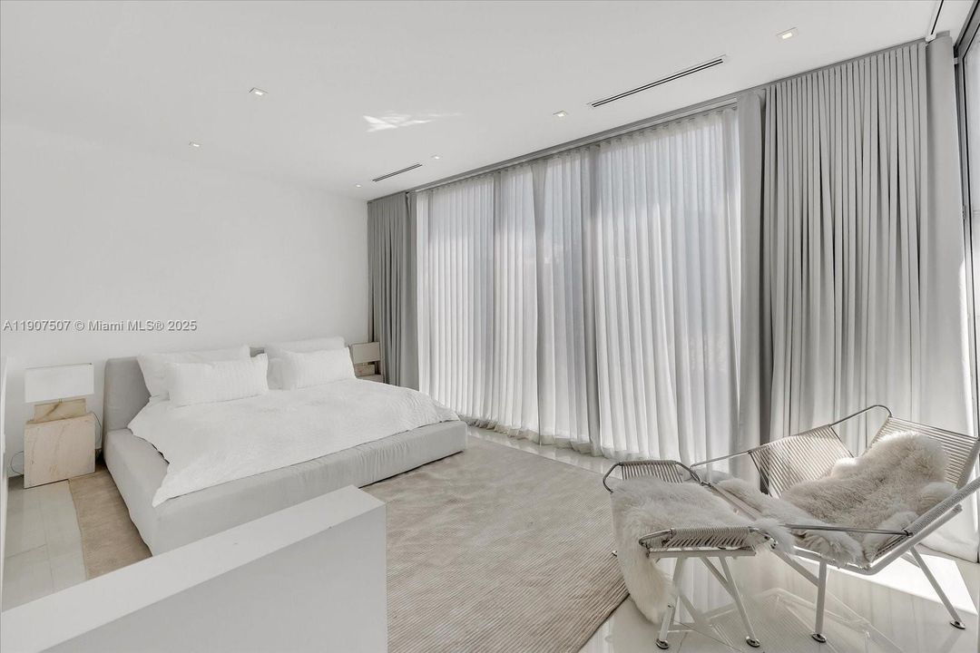 For Sale: $5,495,000 (3 beds, 3 baths, 3623 Square Feet)