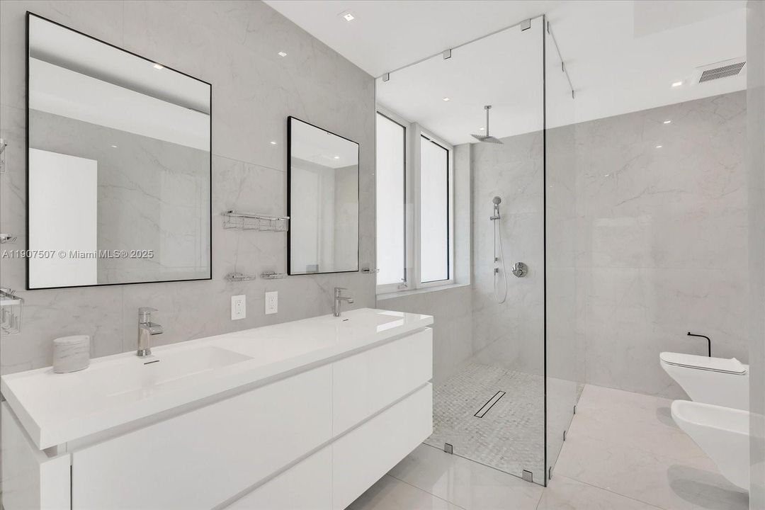 For Sale: $5,495,000 (3 beds, 3 baths, 3623 Square Feet)