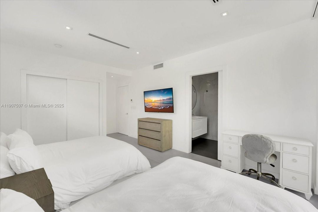 For Sale: $5,495,000 (3 beds, 3 baths, 3623 Square Feet)