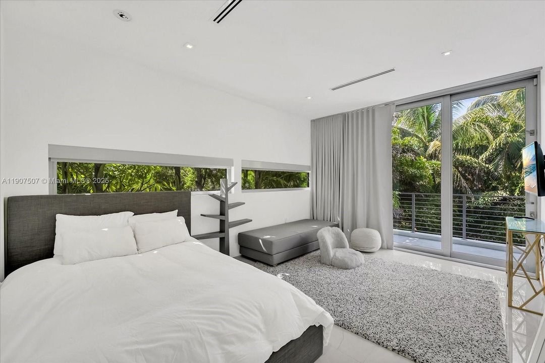 For Sale: $5,495,000 (3 beds, 3 baths, 3623 Square Feet)