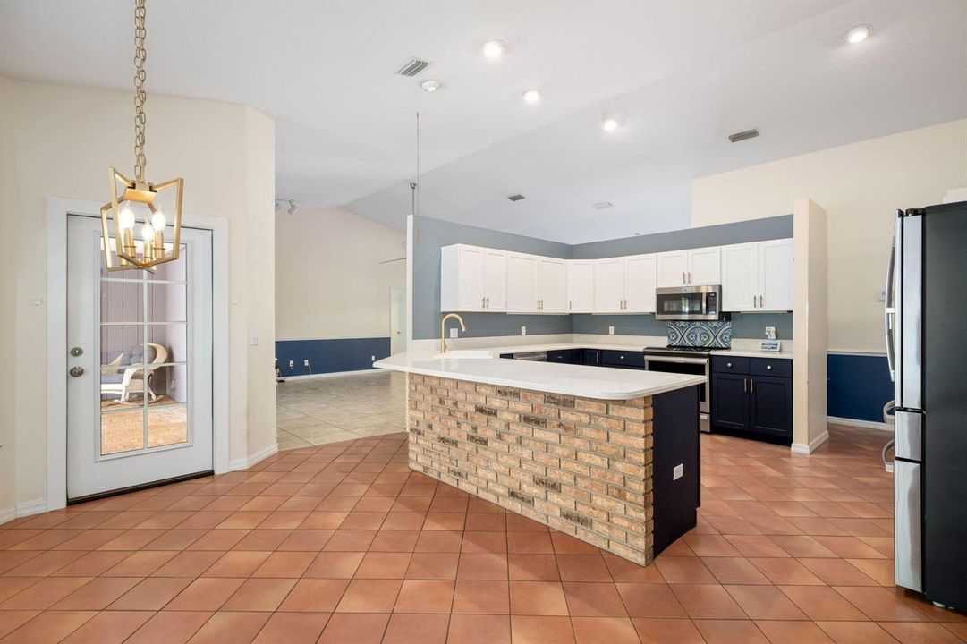 11-web-or-mls-6345 45th St-11