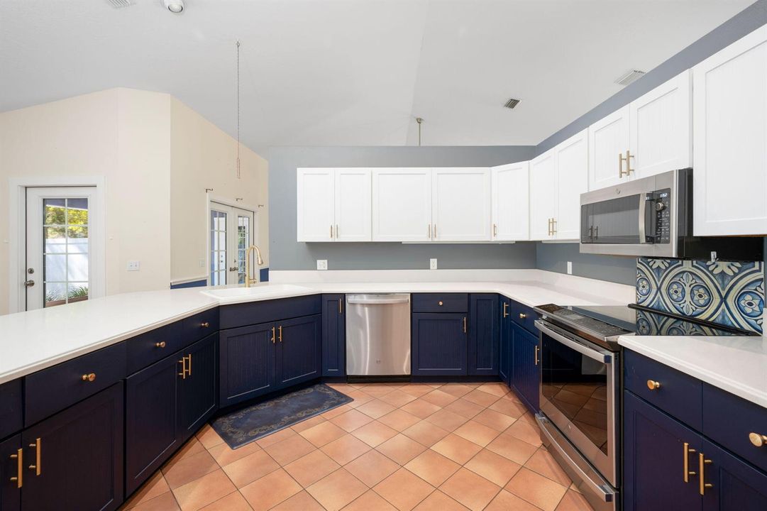 13-web-or-mls-6345 45th St-13