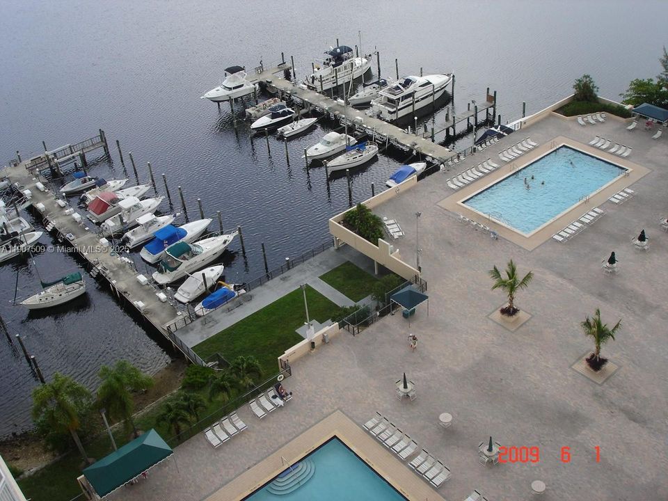 For Sale: $249,000 (1 beds, 1 baths, 1005 Square Feet)