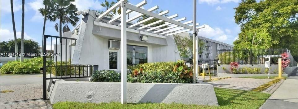 For Rent: $2,465 (3 beds, 1 baths, 434568 Square Feet)