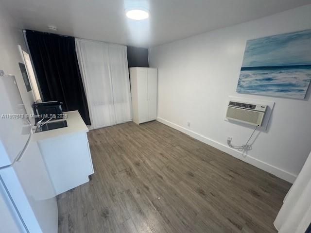 For Rent: $1,450 (0 beds, 1 baths, 256 Square Feet)