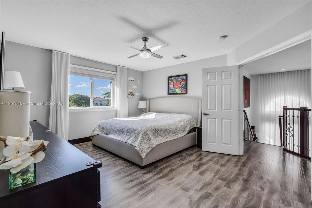 На продажу: $1,035,000 (4 спален, 3 ванн, 2498 Квадратных фут)