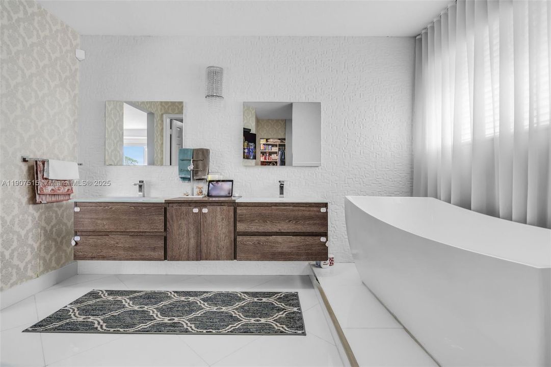 На продажу: $1,035,000 (4 спален, 3 ванн, 2498 Квадратных фут)