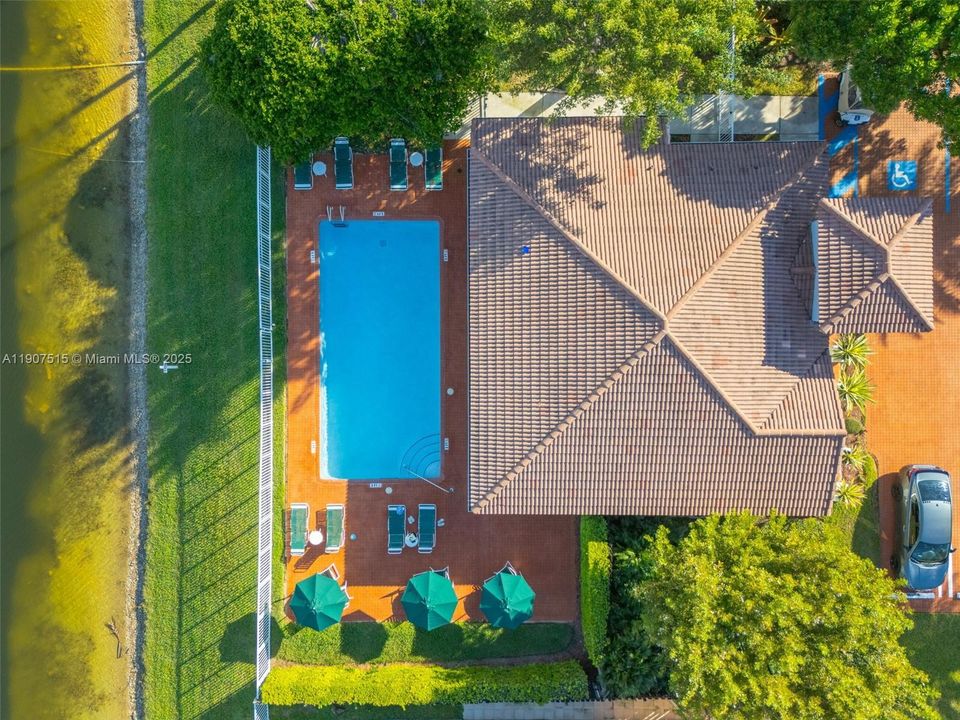 На продажу: $1,035,000 (4 спален, 3 ванн, 2498 Квадратных фут)