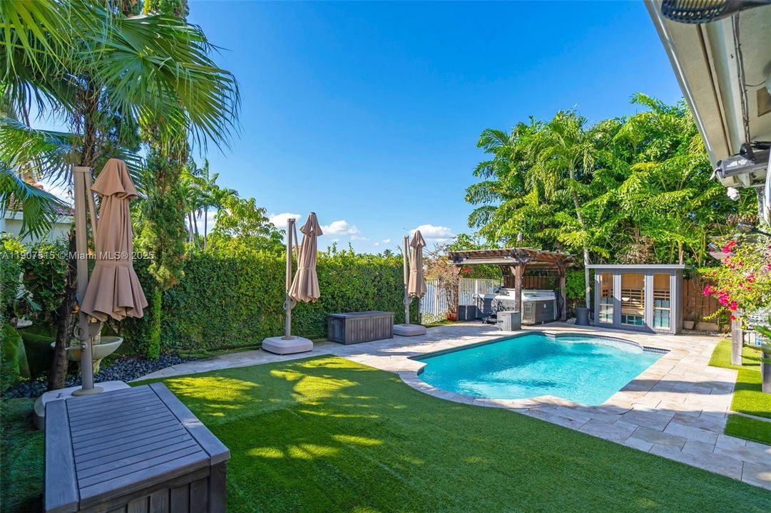 На продажу: $1,035,000 (4 спален, 3 ванн, 2498 Квадратных фут)