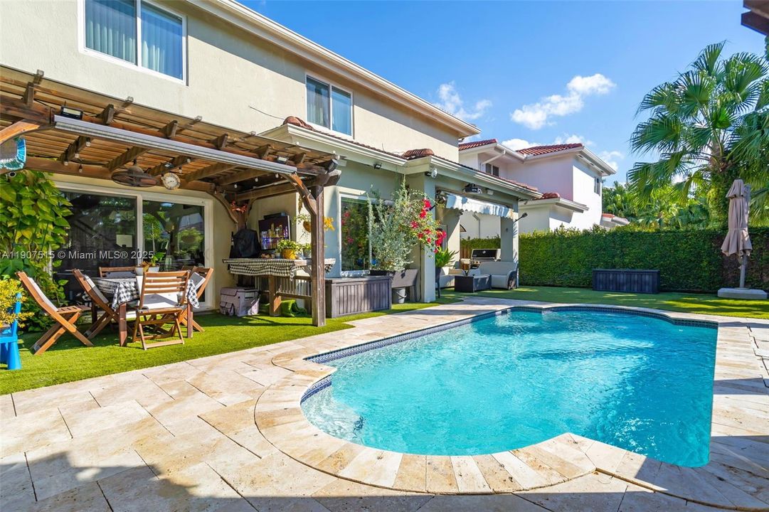 На продажу: $1,035,000 (4 спален, 3 ванн, 2498 Квадратных фут)