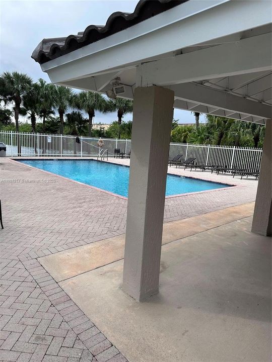 出租: $3,850 (3 贝兹, 2 浴室, 2104 平方英尺)