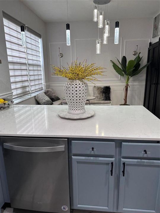 出租: $3,850 (3 贝兹, 2 浴室, 2104 平方英尺)