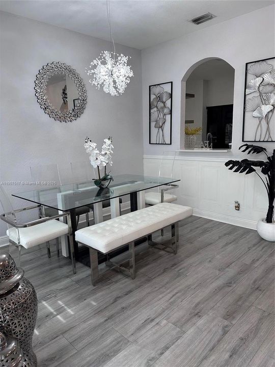 出租: $3,850 (3 贝兹, 2 浴室, 2104 平方英尺)