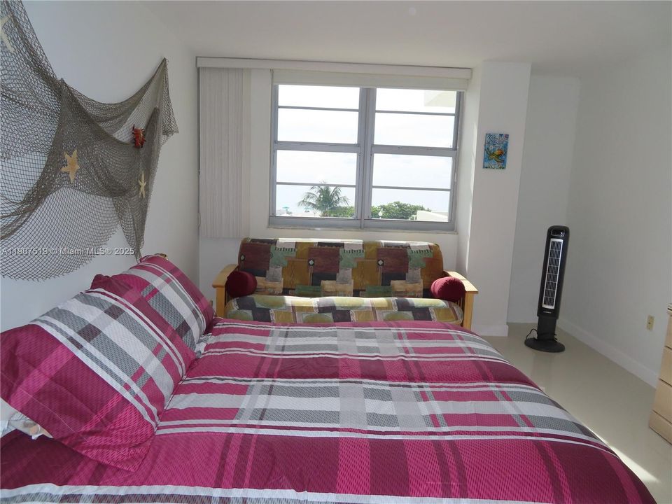 For Rent: $3,700 (1 beds, 2 baths, 824 Square Feet)