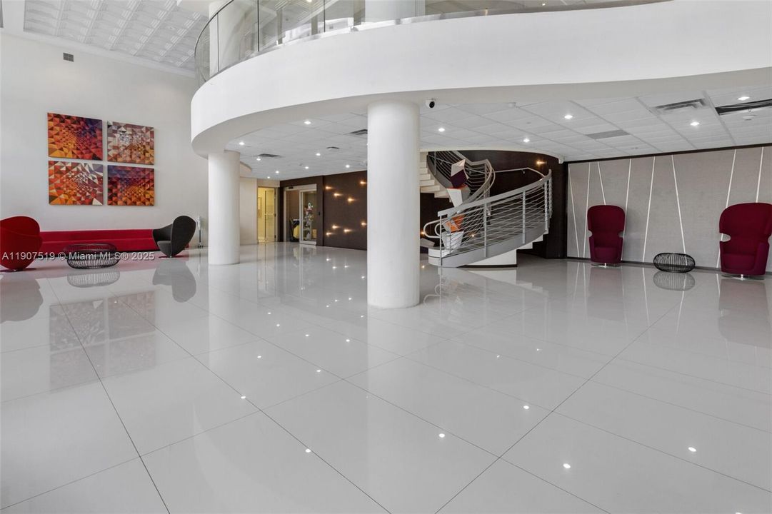 For Rent: $3,700 (1 beds, 2 baths, 824 Square Feet)