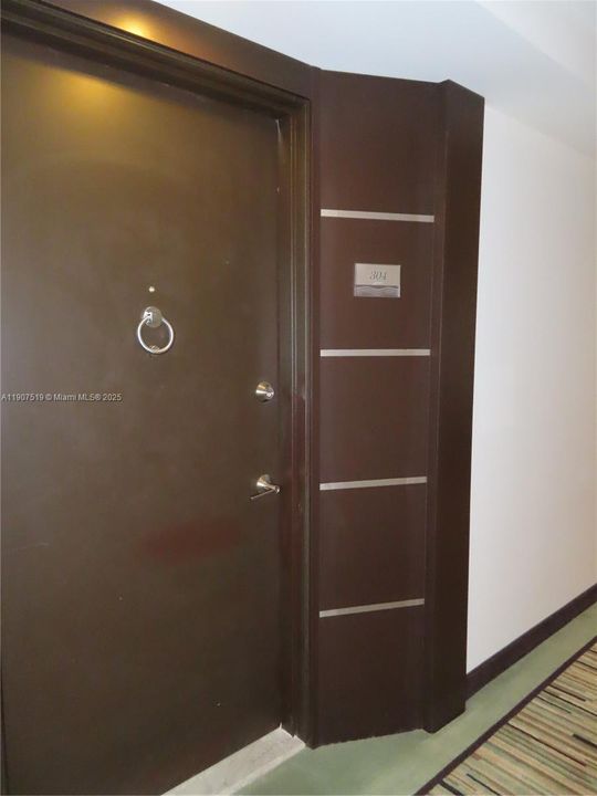 For Rent: $3,700 (1 beds, 2 baths, 824 Square Feet)