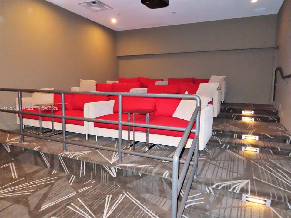 For Rent: $3,700 (1 beds, 2 baths, 824 Square Feet)