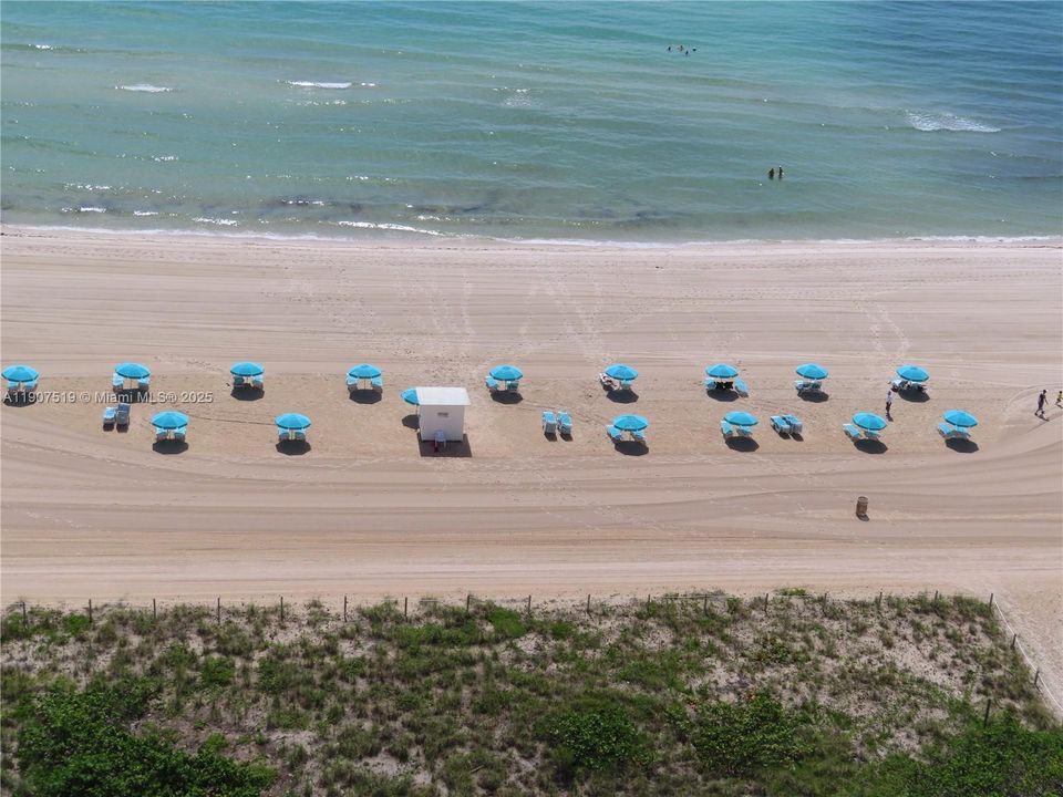 For Rent: $3,700 (1 beds, 2 baths, 824 Square Feet)