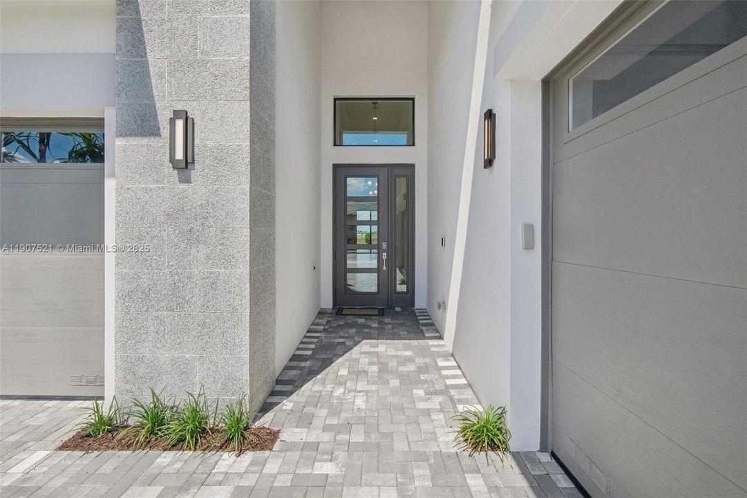 出租: $5,900 (3 贝兹, 3 浴室, 2464 平方英尺)