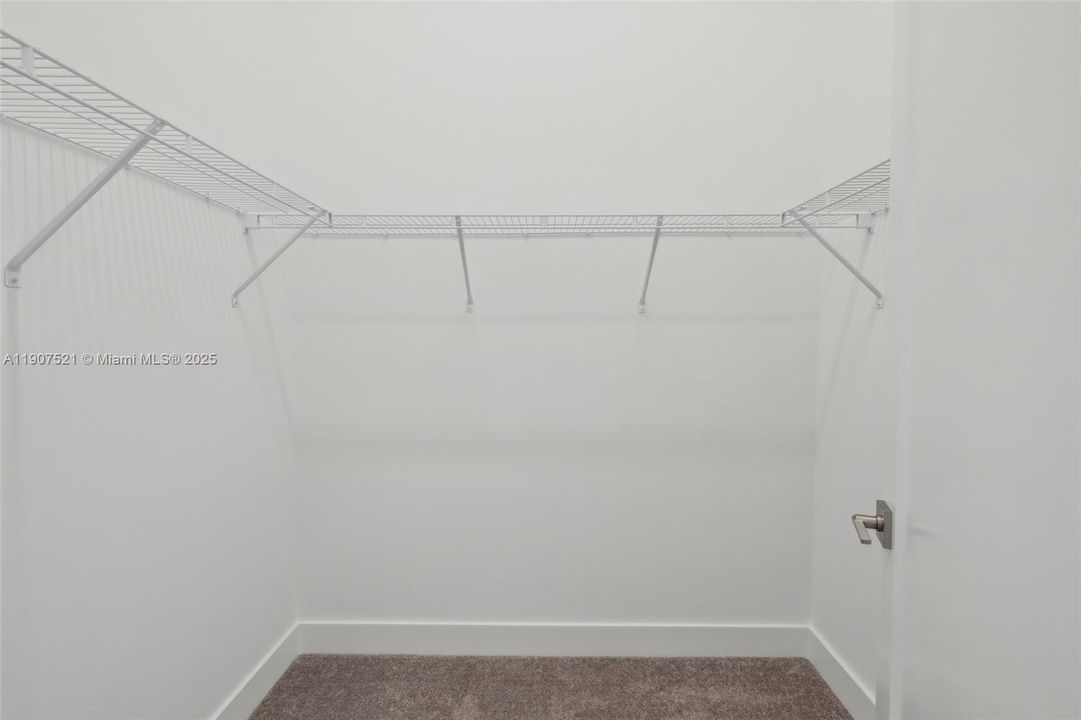 出租: $5,900 (3 贝兹, 3 浴室, 2464 平方英尺)