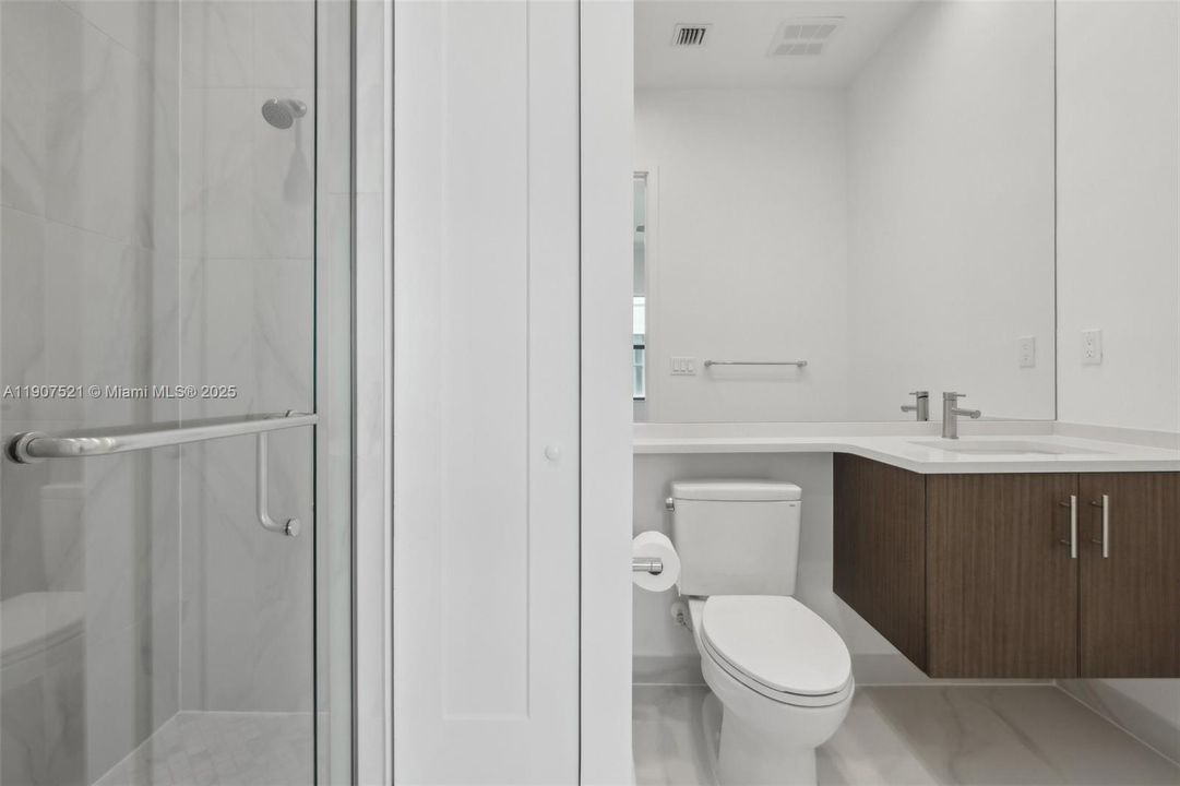 出租: $5,900 (3 贝兹, 3 浴室, 2464 平方英尺)