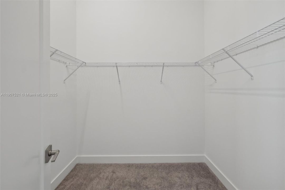 出租: $5,900 (3 贝兹, 3 浴室, 2464 平方英尺)