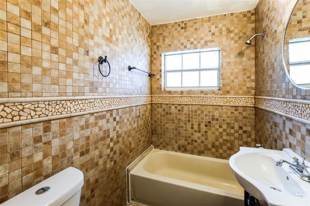 Recently Rented: $2,565 (3 beds, 2 baths, 2160 Square Feet)