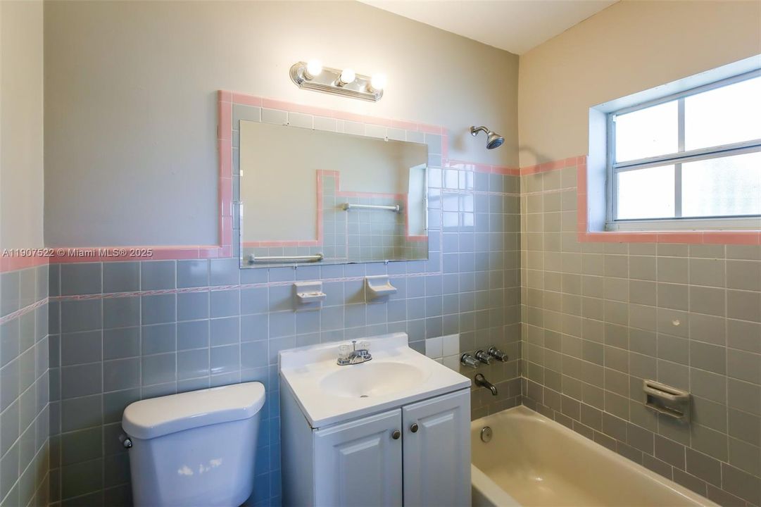 Recently Rented: $2,565 (3 beds, 2 baths, 2160 Square Feet)