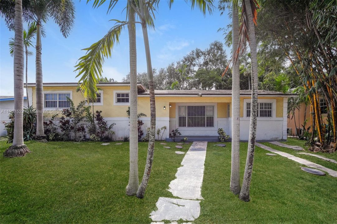 Recently Rented: $2,565 (3 beds, 2 baths, 2160 Square Feet)