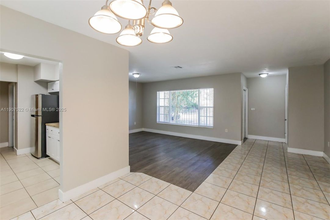 Recently Rented: $2,565 (3 beds, 2 baths, 2160 Square Feet)