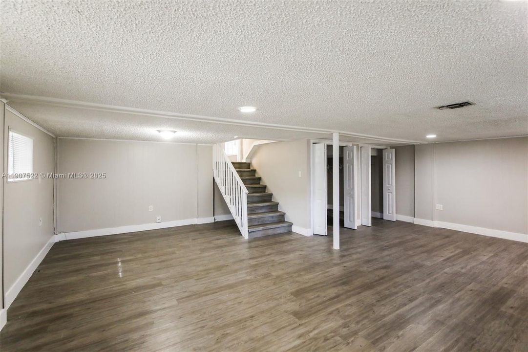 Recently Rented: $2,565 (3 beds, 2 baths, 2160 Square Feet)