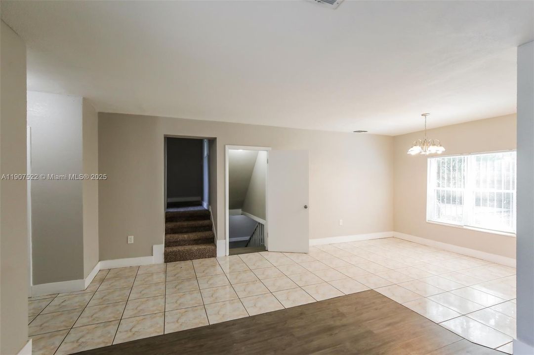 Recently Rented: $2,565 (3 beds, 2 baths, 2160 Square Feet)