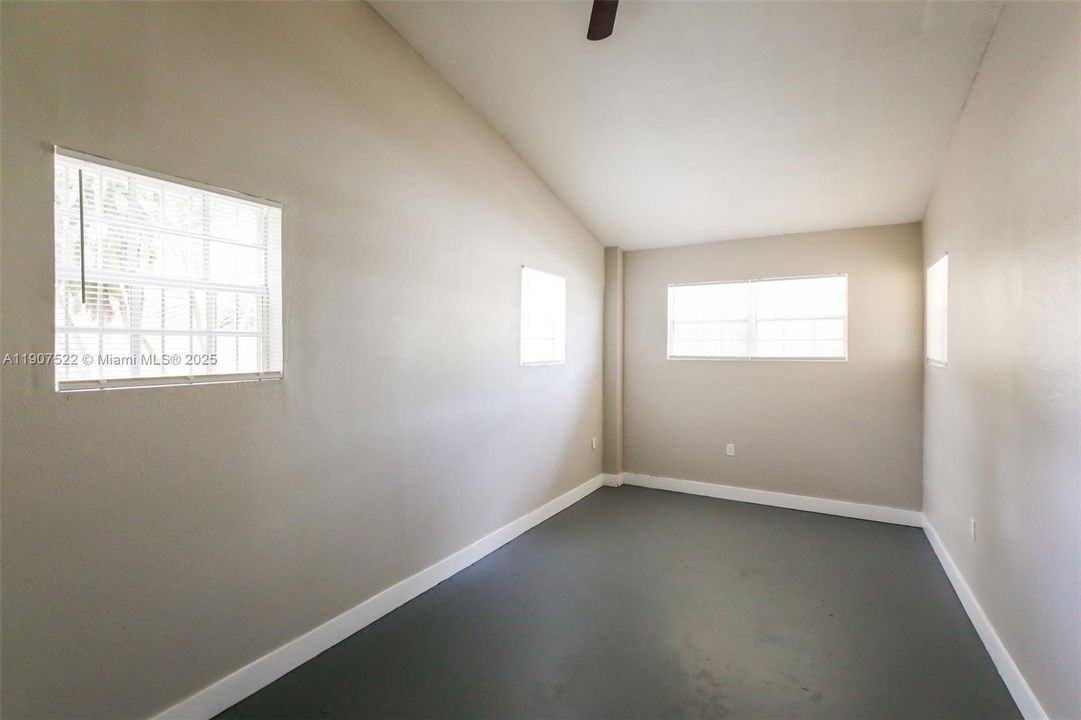 Recently Rented: $2,565 (3 beds, 2 baths, 2160 Square Feet)