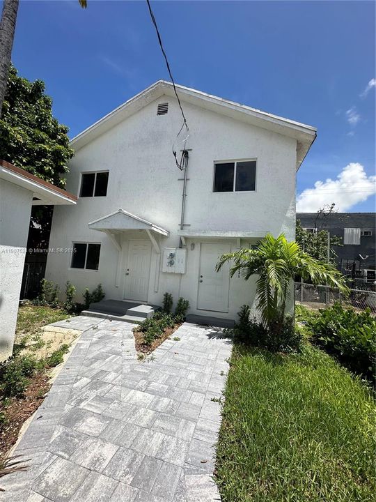 Active With Contract: $2,150 (4 beds, 4 baths, 812 Square Feet)