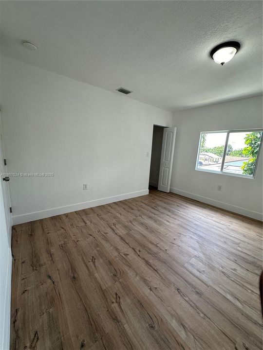 Active With Contract: $2,150 (4 beds, 4 baths, 812 Square Feet)