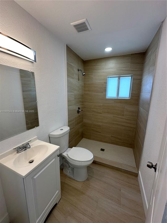 Active With Contract: $2,150 (4 beds, 4 baths, 812 Square Feet)